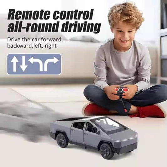 Roadracer 1:14 Cyber Uzaktan Kumandalı Kamyon 27 Mhz 27 Cm USB Şarj Işıklı Beyaz