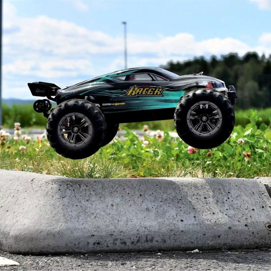 Xinlehong 1:16 RC Brushless 52 km/s 2.4Ghz 4WD USB Şarj Yeşil Yüksek Hızlı Uzaktan Kumandalı Araba | Su Geçirmez Gövde 60 Metre Kumanda Mesafesi