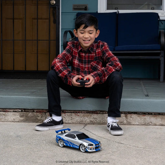 Jada 1:16 Brian's 2002 Nissan Skyline GT-R Uzaktan Kumandalı Araba | 2.4 Ghz USB Şarj 29 Cm BNR34 Turbo Modlu Fast & Furious 6+ Yaş ve Üzeri Çocuklar İçin