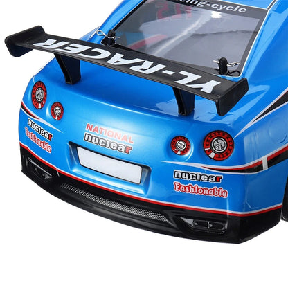 Yile 1:10 RC Huge Of Racing Drift Uzaktan Kumandalı Araba | 2.4 Ghz USB Şarj 20 Km/h Mavi 43 Cm 8+ Yaş ve Üzeri Çocuklar İçin