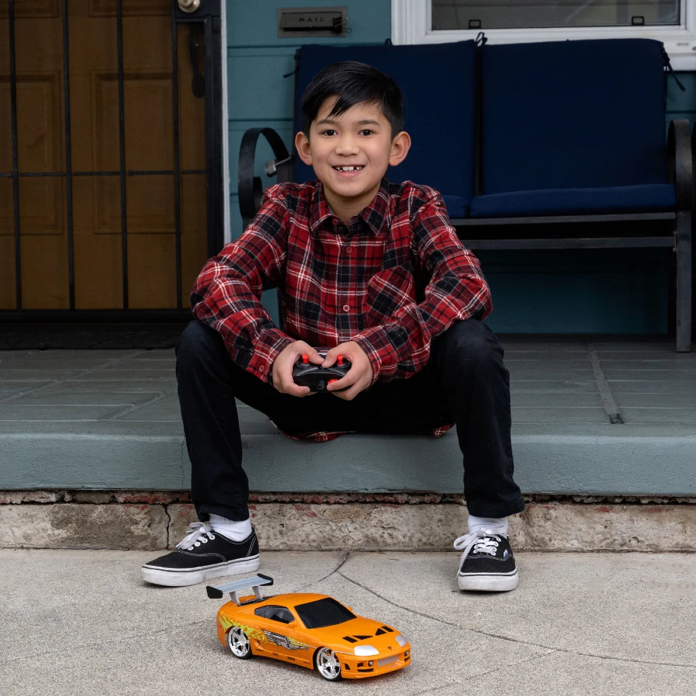 Jada 1:16 Brian's Toyota Supra MK4 Uzaktan Kumandalı Araba | 2.4 Ghz USB Şarj 29 Cm Turbo Fonksiyon Fast & Furious Turbo Modlu 6+ Yaş ve Üzeri Çocuklar İçin