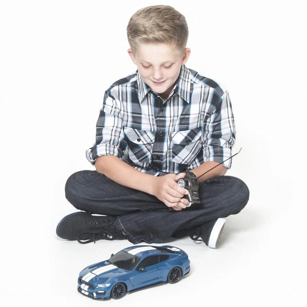 Maisto 1:14 Ford Shelby GT350 Uzaktan Kumandalı Araba | 2.4 Ghz 34 Cm USB Şarj Full Fonksiyon Işıklı Farlar ve Arka Lambalar 5+ Yaş ve Üzeri Çocuklar İçin